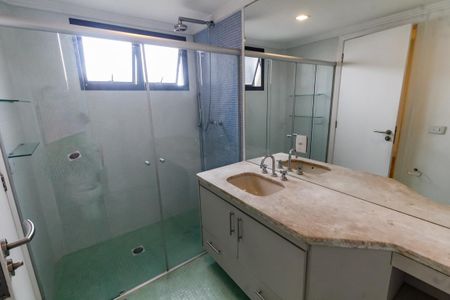 Apartamento para alugar com 274m², 3 quartos e 4 vagas Apartamento para alugar com 274m², 3 quartos e 4 vagasBanheiro da Suíte 1
