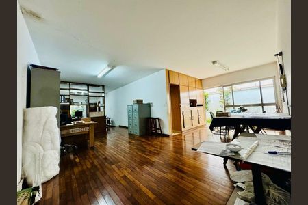 Casa à venda com 401m², 3 quartos e 4 vagas