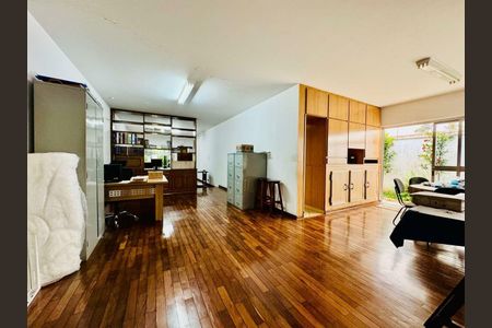 Casa à venda com 401m², 3 quartos e 4 vagas