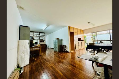 Casa à venda com 401m², 3 quartos e 4 vagas