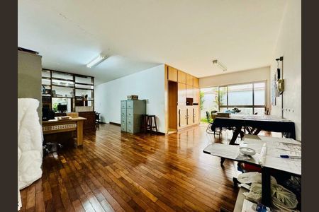 Casa à venda com 401m², 3 quartos e 4 vagas