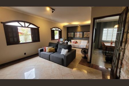 Casa à venda com 4 quartos, 193m² em Nova Gameleira, Belo Horizonte