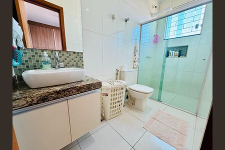 Casa à venda com 3 quartos, 180m² em Sinimbu, Belo Horizonte