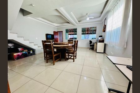 Casa à venda com 3 quartos, 180m² em Sinimbu, Belo Horizonte