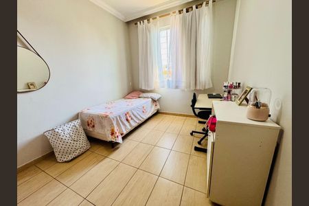 Casa à venda com 180m², 3 quartos e 2 vagas