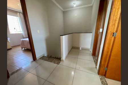 Casa à venda com 180m², 3 quartos e 2 vagas