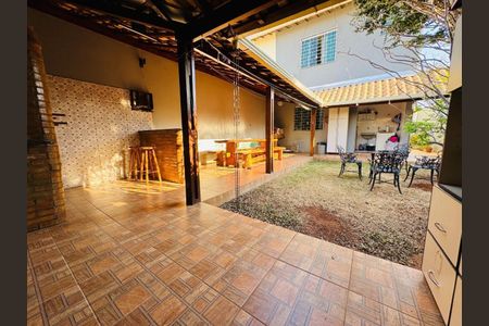 Casa à venda com 180m², 3 quartos e 2 vagas
