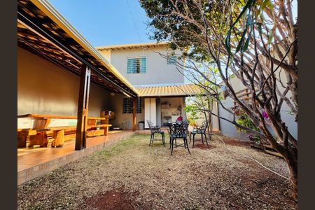 Casa à venda com 180m², 3 quartos e 2 vagas