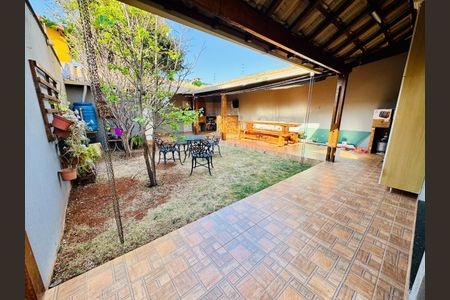 Casa à venda com 180m², 3 quartos e 2 vagas