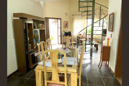 Casa à venda com 3 quartos, 217m² em Piratininga, Niterói