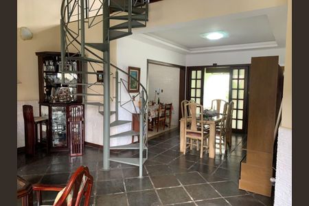 Casa à venda com 3 quartos, 217m² em Piratininga, Niterói