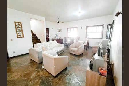 Casa à venda com 4 quartos, 400m² em Camboinhas, Niterói