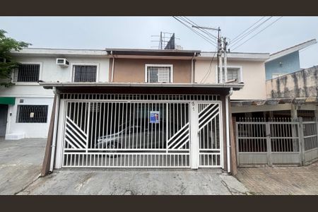 Casa à venda com 131m², 2 quartos e 2 vagasFachada