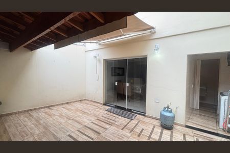 Casa à venda com 131m², 2 quartos e 2 vagasQuintal