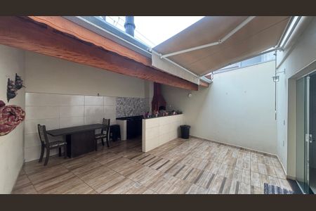 Casa à venda com 131m², 2 quartos e 2 vagasQuintal