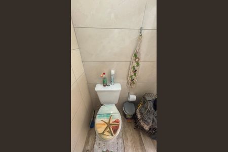 Casa à venda com 131m², 2 quartos e 2 vagasBanheiro de Serviço