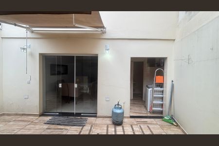 Casa à venda com 131m², 2 quartos e 2 vagasQuintal