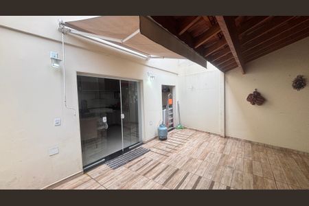 Casa à venda com 131m², 2 quartos e 2 vagasQuintal