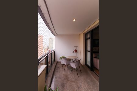 Apartamento à venda com 157m², 3 quartos e 4 vagasVaranda