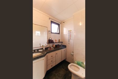 Apartamento à venda com 157m², 3 quartos e 4 vagasBanheiro da Suíte 2