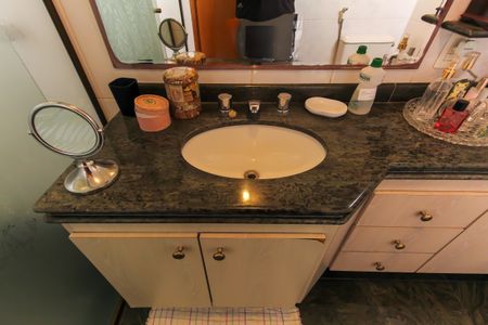 Apartamento à venda com 157m², 3 quartos e 4 vagasBanheiro da Suíte 2