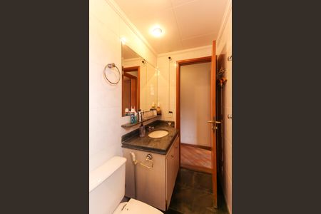 Apartamento à venda com 157m², 3 quartos e 4 vagasBanheiro da Suíte 1