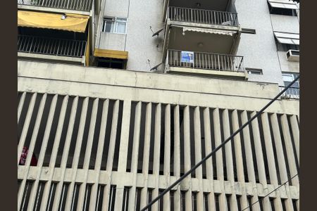 Apartamento para alugar com 72m², 2 quartos e 1 vagaFachada + plaquinha
