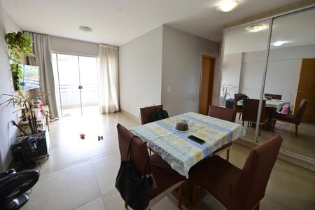 Sala de apartamento para alugar com 3 quartos, 81m² em Jardim Goiás, Goiânia