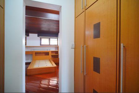 Casa à venda com 459m², 3 quartos e 6 vagasCloset da suíte 2