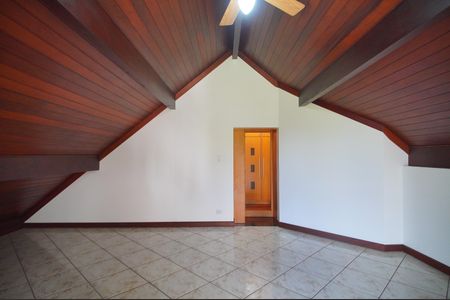 Casa à venda com 459m², 3 quartos e 6 vagassótão