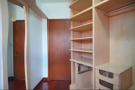 Casa à venda com 459m², 3 quartos e 6 vagasCloset da suíte 3