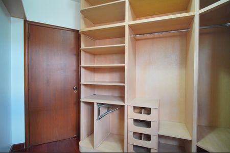 Casa à venda com 459m², 3 quartos e 6 vagasCloset da suíte 3
