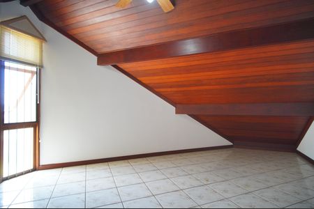 Casa à venda com 459m², 3 quartos e 6 vagassótão