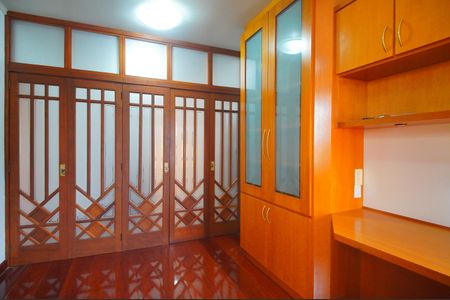 Casa à venda com 459m², 3 quartos e 6 vagasEscritório