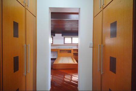 Casa à venda com 459m², 3 quartos e 6 vagasCloset da suíte 2