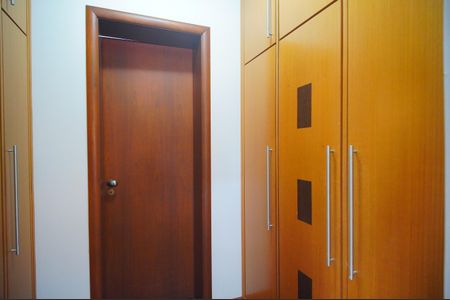 Casa à venda com 459m², 3 quartos e 6 vagasCloset da suíte 2