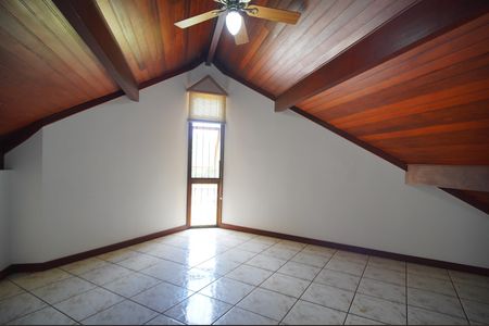 Casa à venda com 459m², 3 quartos e 6 vagassótão