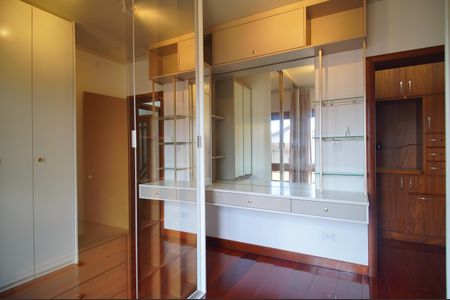 Casa à venda com 459m², 3 quartos e 6 vagasQuarto