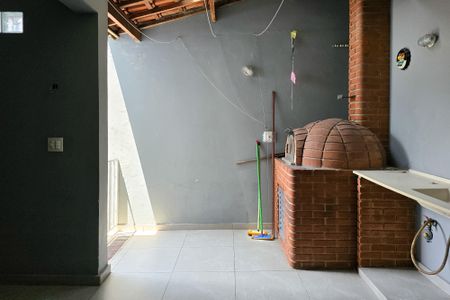 Casa para alugar com 267m², 4 quartos e 3 vagasÁrea - Churrasqueira