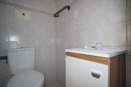 Banheiro Corredor de apartamento à venda com 1 quarto, 48m² em Vila Ipiranga, Porto Alegre