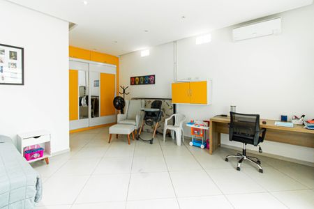 Casa à venda com 450m², 4 quartos e 6 vagasSuíte 2