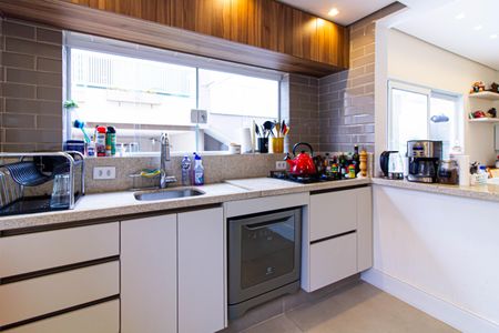 Casa à venda com 450m², 4 quartos e 6 vagasCozinha