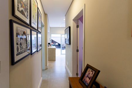 Casa à venda com 450m², 4 quartos e 6 vagasCorredor