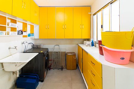 Casa à venda com 450m², 4 quartos e 6 vagasÁrea de Serviço