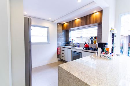 Casa à venda com 450m², 4 quartos e 6 vagasCozinha