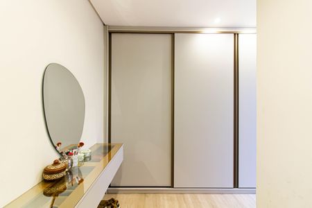 Casa à venda com 450m², 4 quartos e 6 vagasCloset da Suíte 1