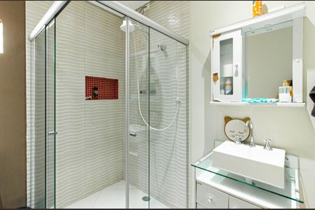 Casa à venda com 450m², 4 quartos e 6 vagasBanheiro da Suíte 2