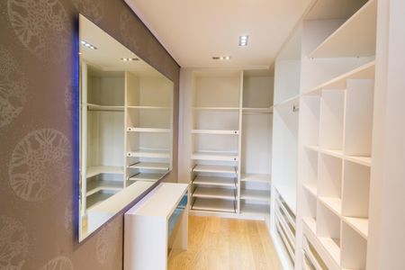 Apartamento à venda com 202m², 3 quartos e 3 vagasCloset da Suíte 2