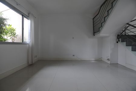 Sala de casa de condomínio para alugar com 2 quartos, 130m² em Vila Oliveira, Mogi das Cruzes