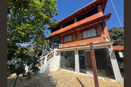 Casa à venda com 385m², 4 quartos e 8 vagasQuintal